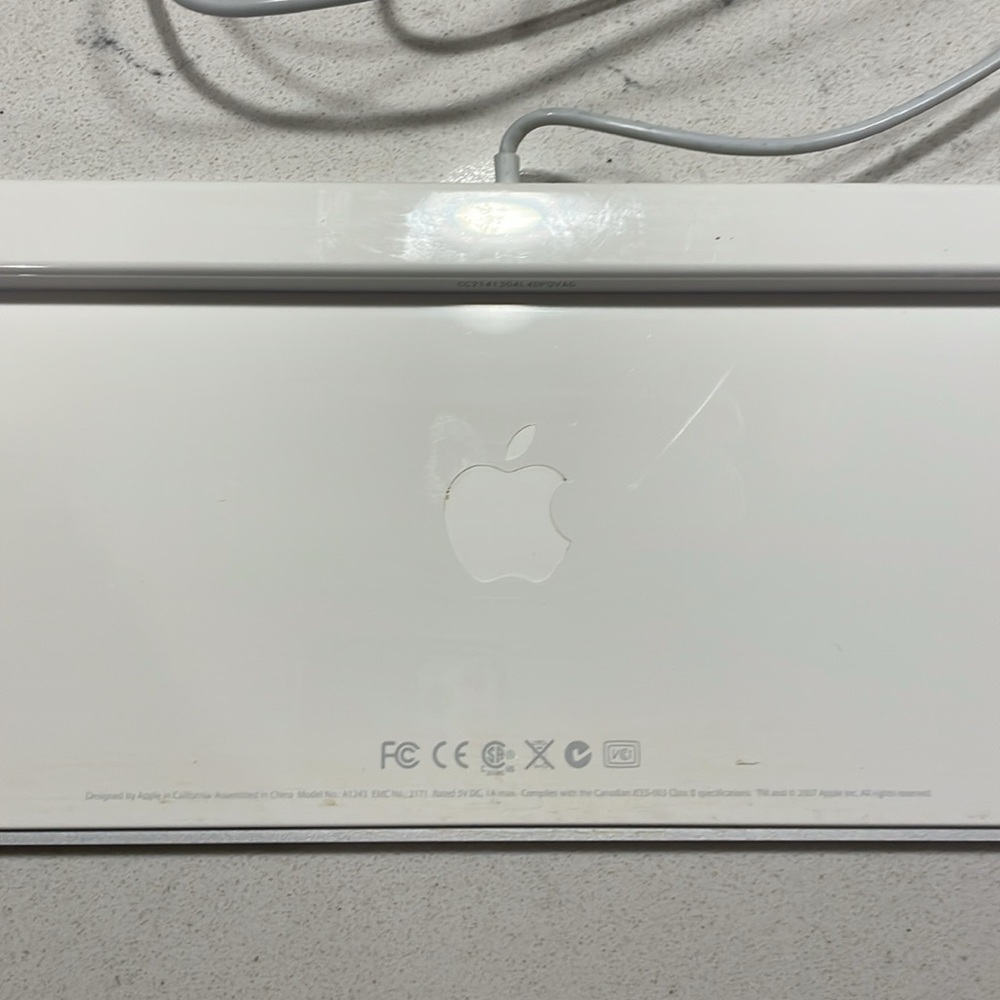 Wired Apple Keyboard with numeric pad - Picture 8 of 10